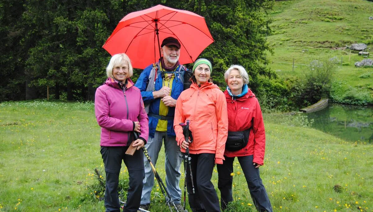 © (DAV Gangkofen) Schirmherr Otto konnte nicht alle vor Regen schützen