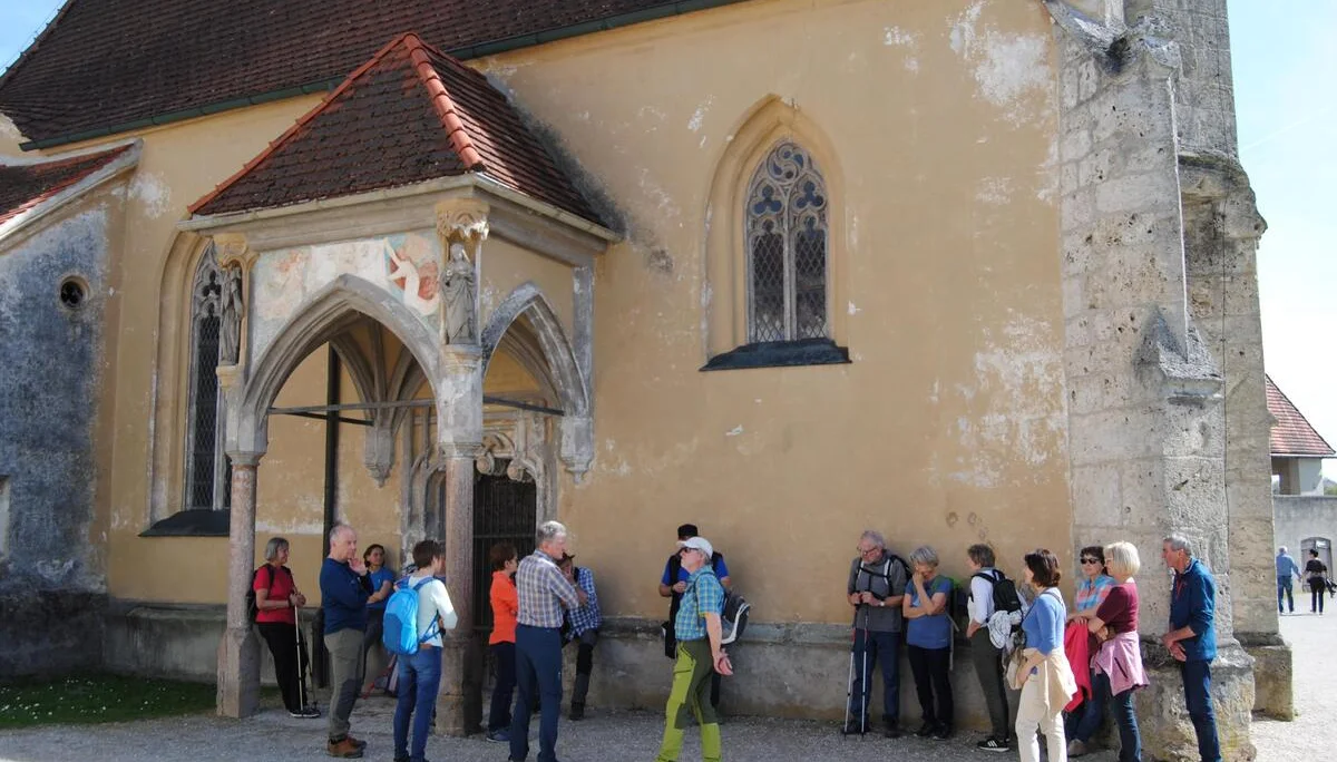 © DAV Gangkofen Schatten spendete die Hedwigskapelle