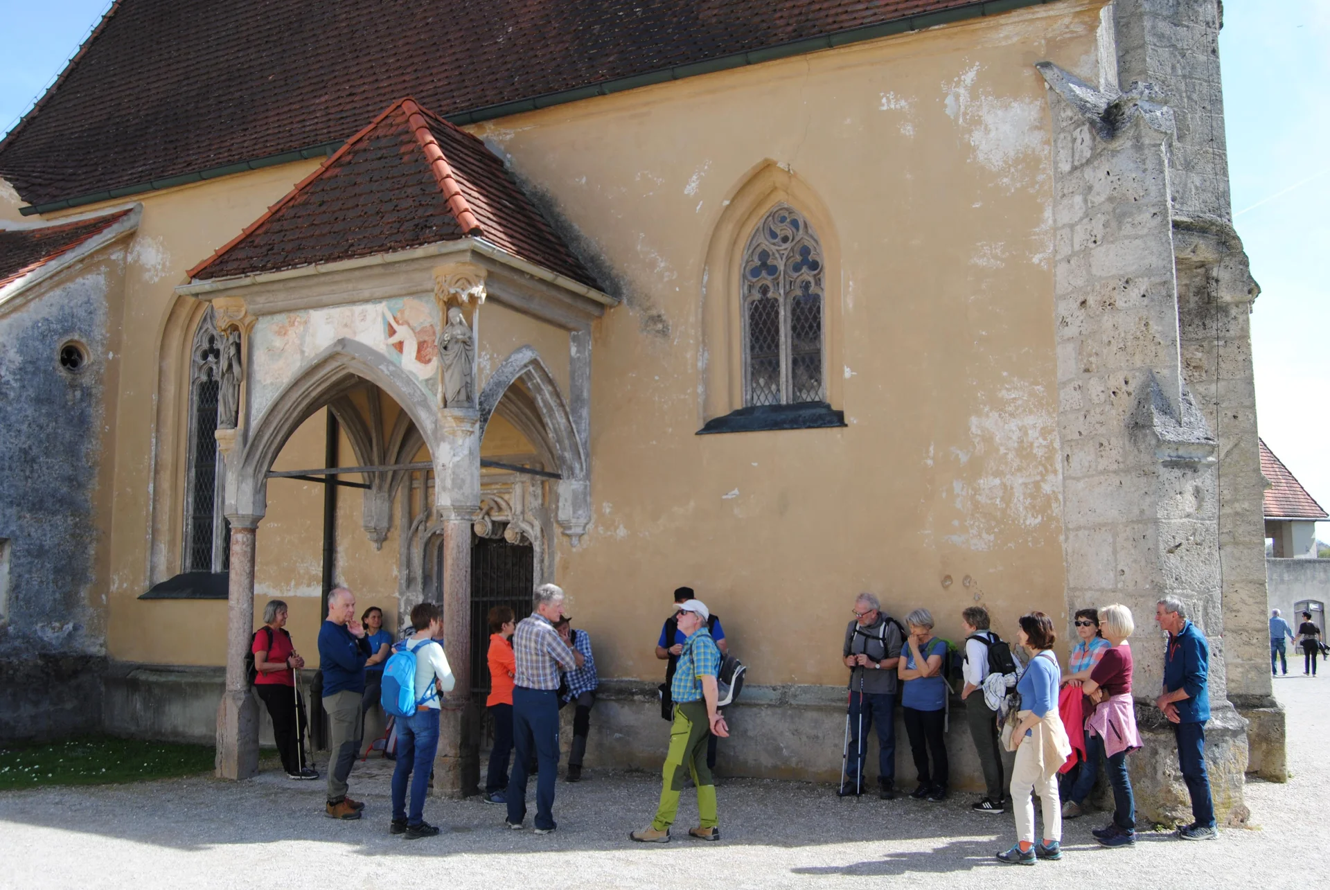 © DAV Gangkofen Schatten spendete die Hedwigskapelle