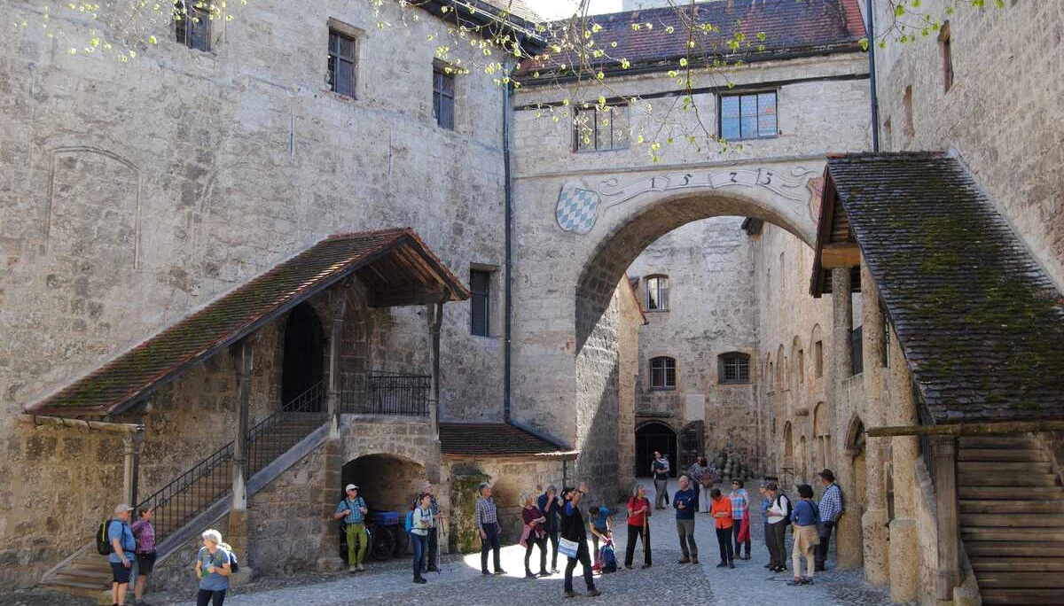 © DAV Gangkofen Im Innenhof (Hof Nr. 1) angelangt