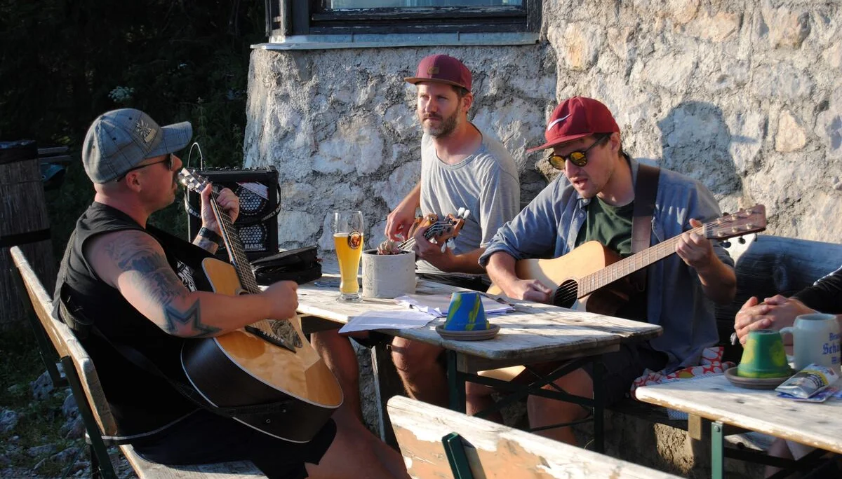 © (DAV Gangkofen) Live-Musik auf der Sonnenterasse