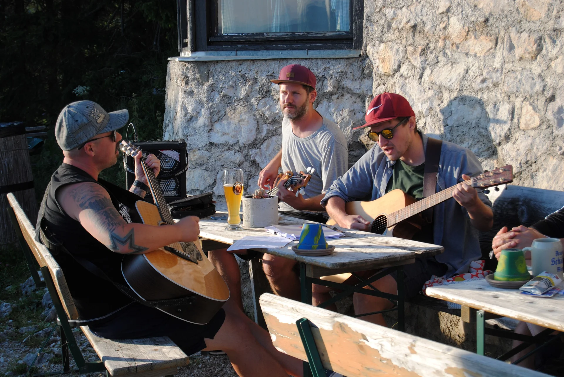 © (DAV Gangkofen) Live-Musik auf der Sonnenterasse