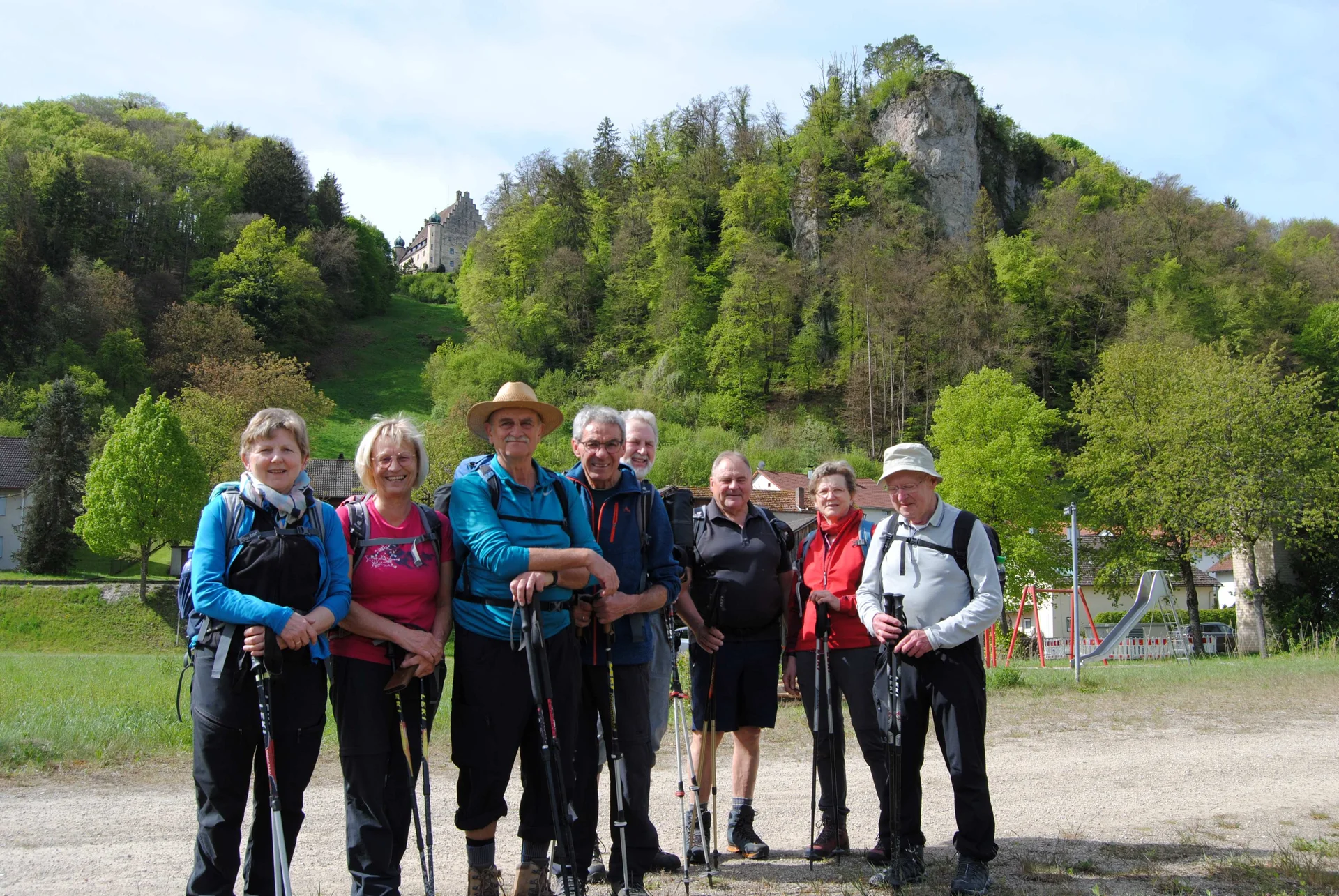 © DAV Gangkofen Blick hoch zum Schloss Obereggersberg