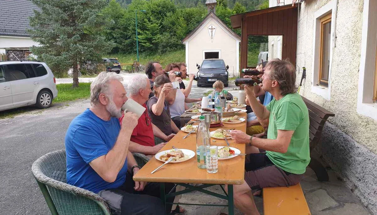 © (DAV Gangkofen) Mahlzeit und prost!