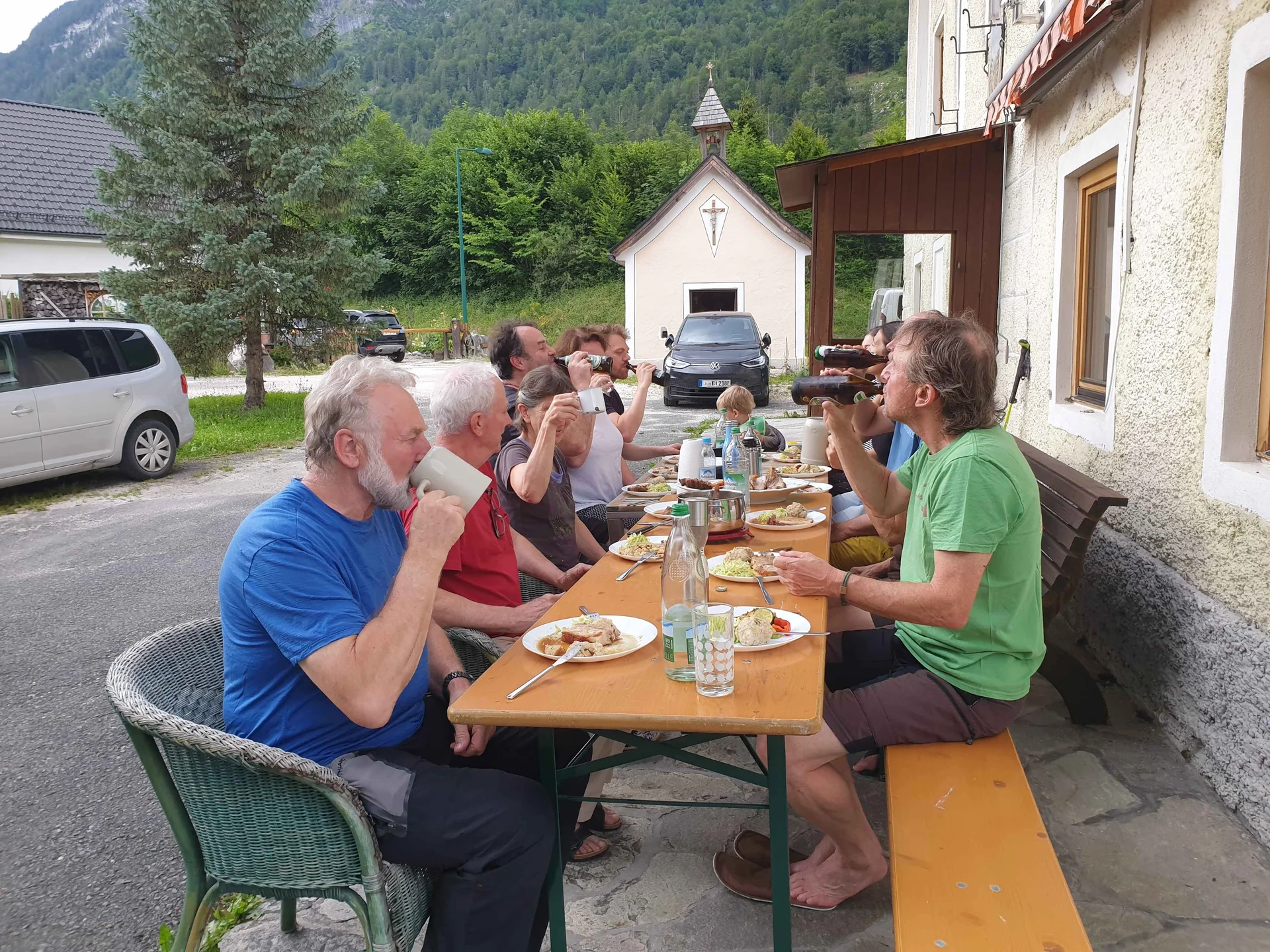 © (DAV Gangkofen) Mahlzeit und prost!