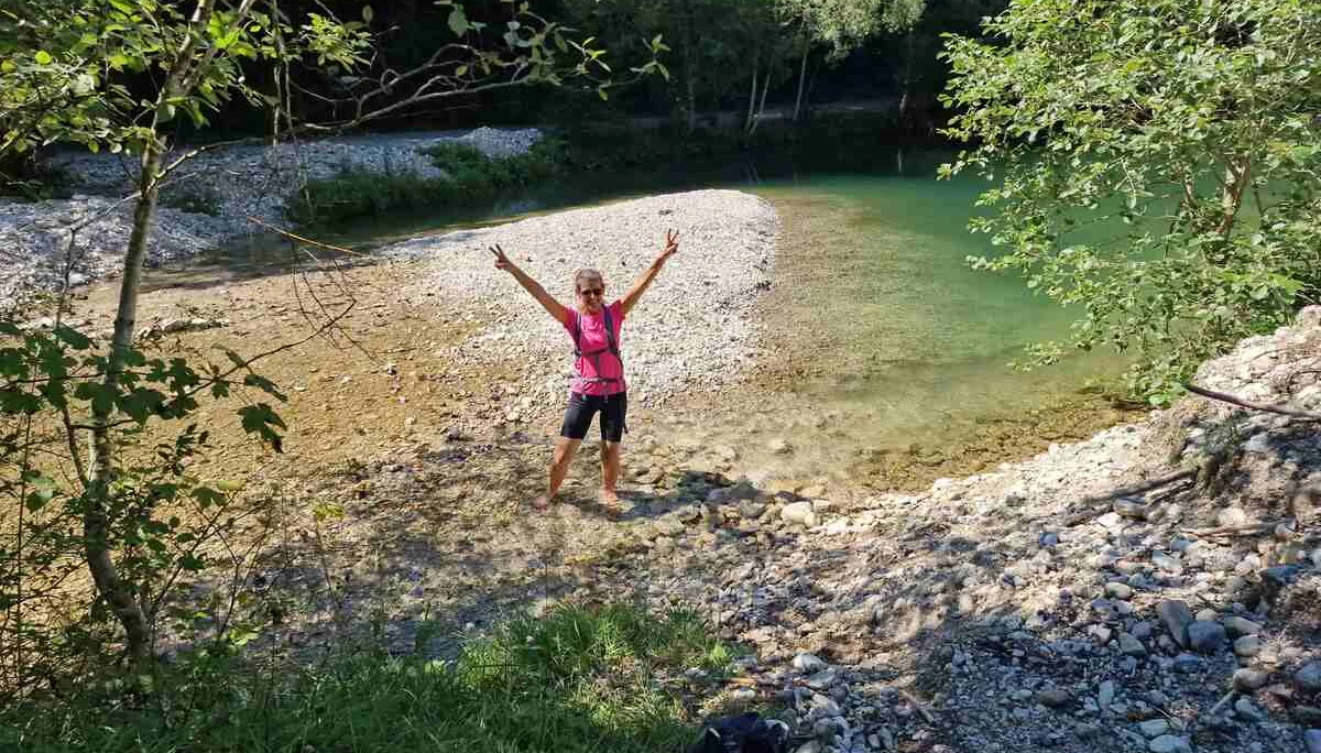 © (DAV Gangkofen) Abkühlung im Stausee des Förchenbachs am Ende der Tour