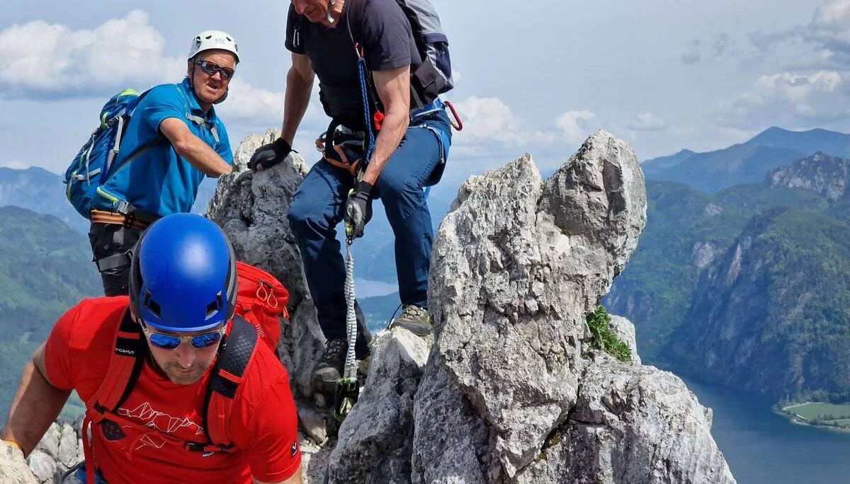 © (DAV Gangkofen) Ja, wo laufen sie denn? - In der kurzen Gratpassage