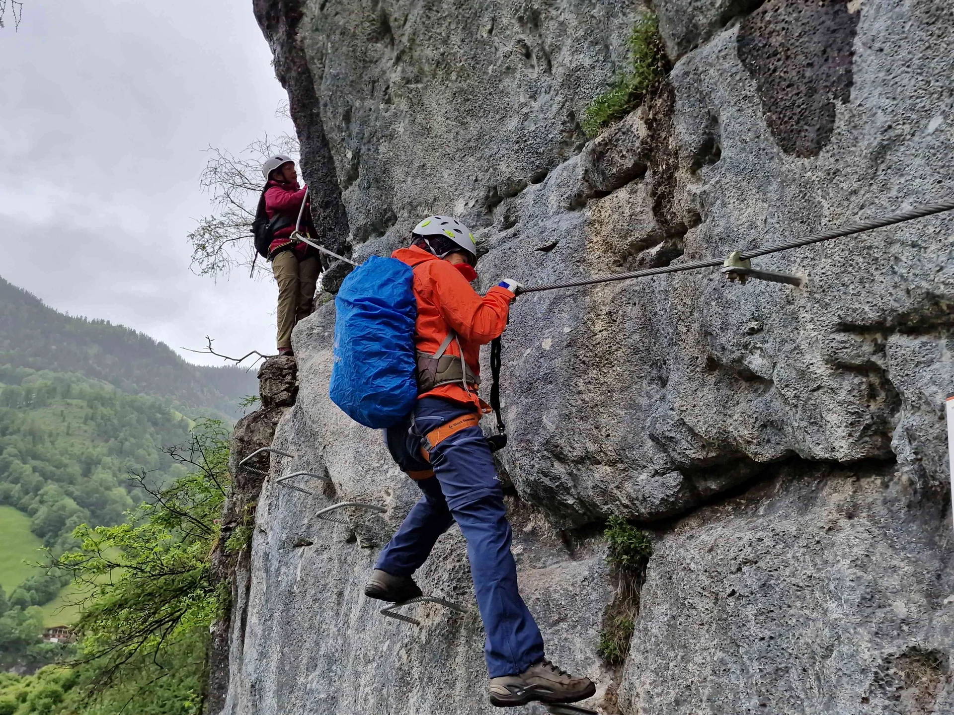 © (Martin Götz) Seilabschnitt, der abwärts führt und damit schwieriger zu begehen ist