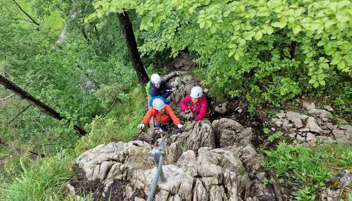© (Martin Götz) Im unteren Drittel ging es über rutschigen nassen Fels