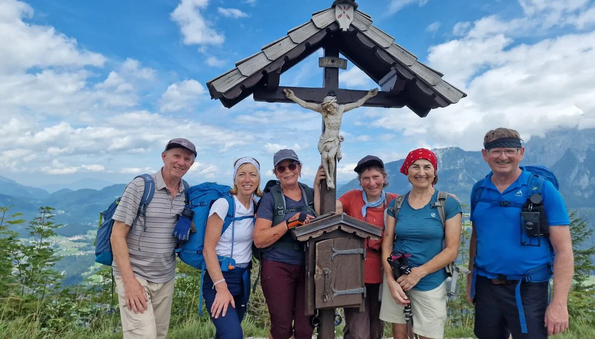 © (DAV Gangkofen) Wieder vereint mit Hermann, der über den Wanderweg aufgestiegen war