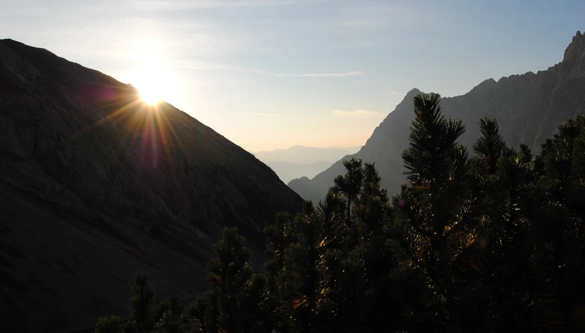 © (DAV Gangkofen) Sonnenaufgang auf der Lamsenjochhütte