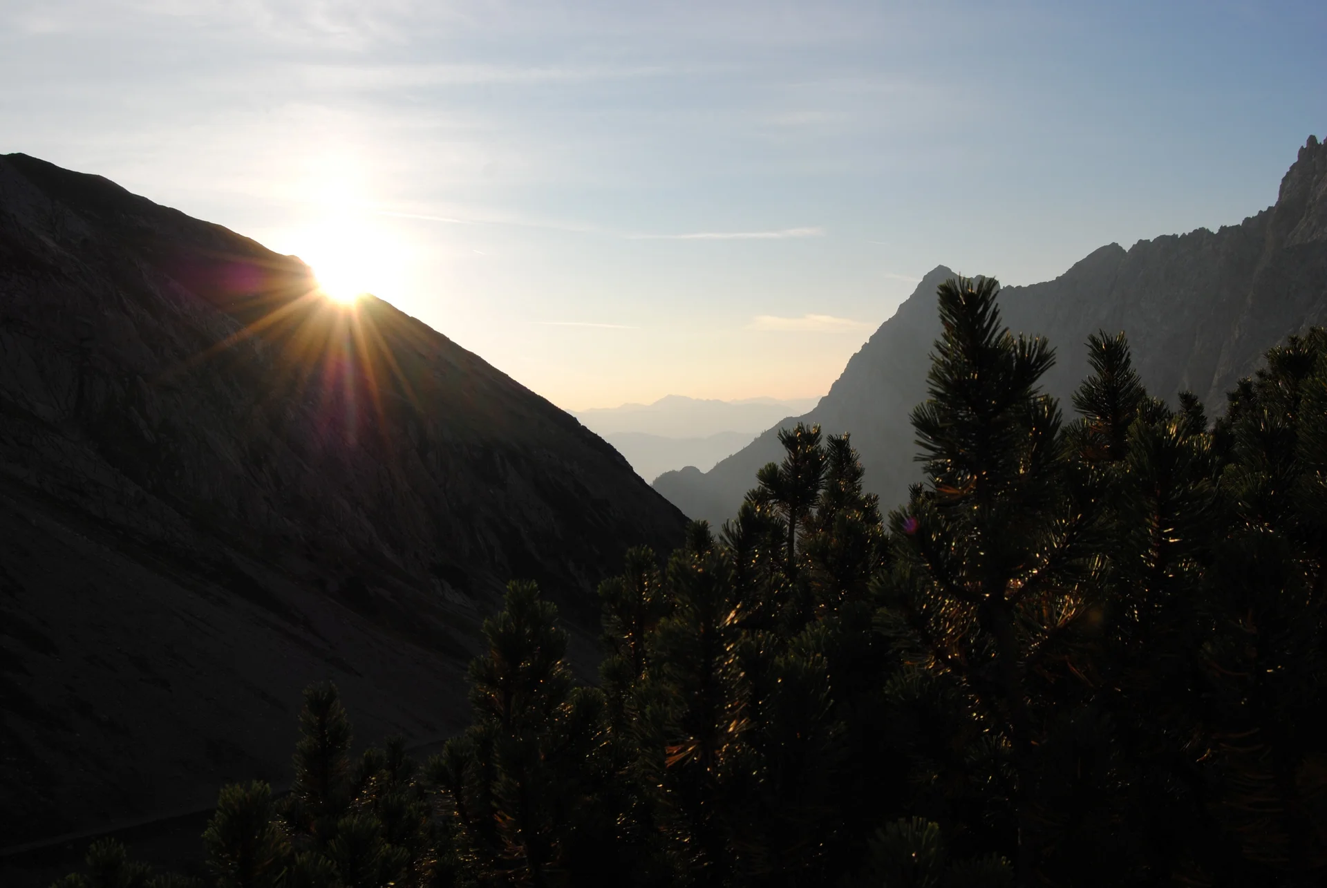 © (DAV Gangkofen) Sonnenaufgang auf der Lamsenjochhütte
