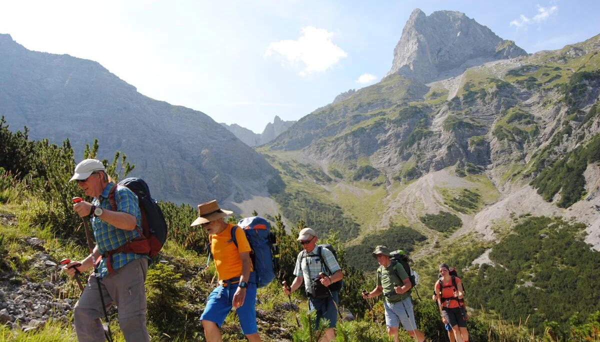 © (DAV Gangkofen) Aufstieg zur Hütte, Lamsenspitze in Sicht