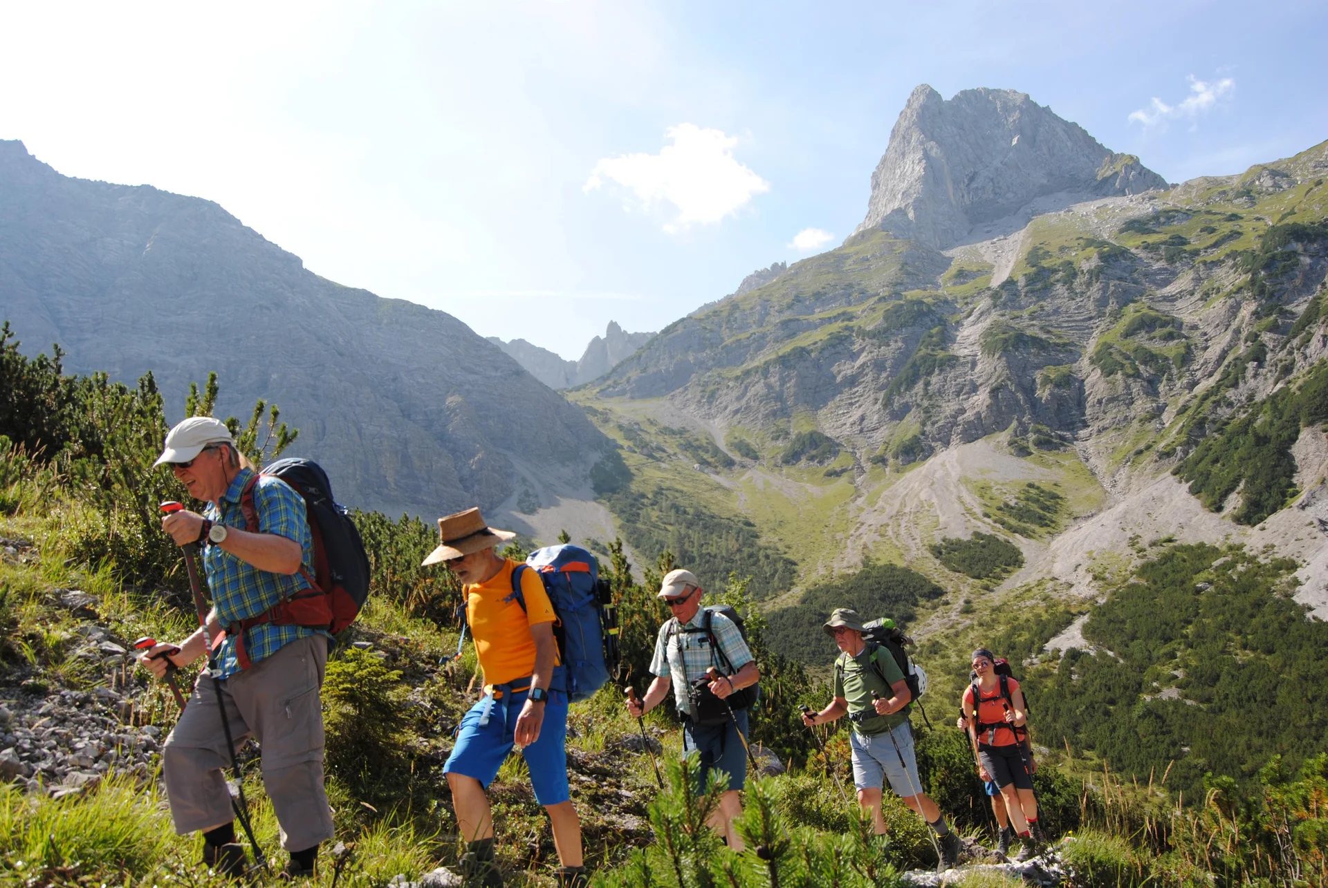 © (DAV Gangkofen) Aufstieg zur Hütte, Lamsenspitze in Sicht