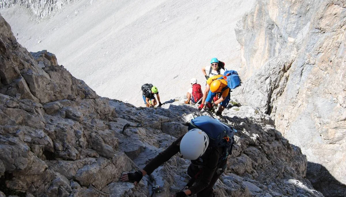 © (DAV Gangkofen) Lange Kletterpartie   vor dem Gipfelsturm