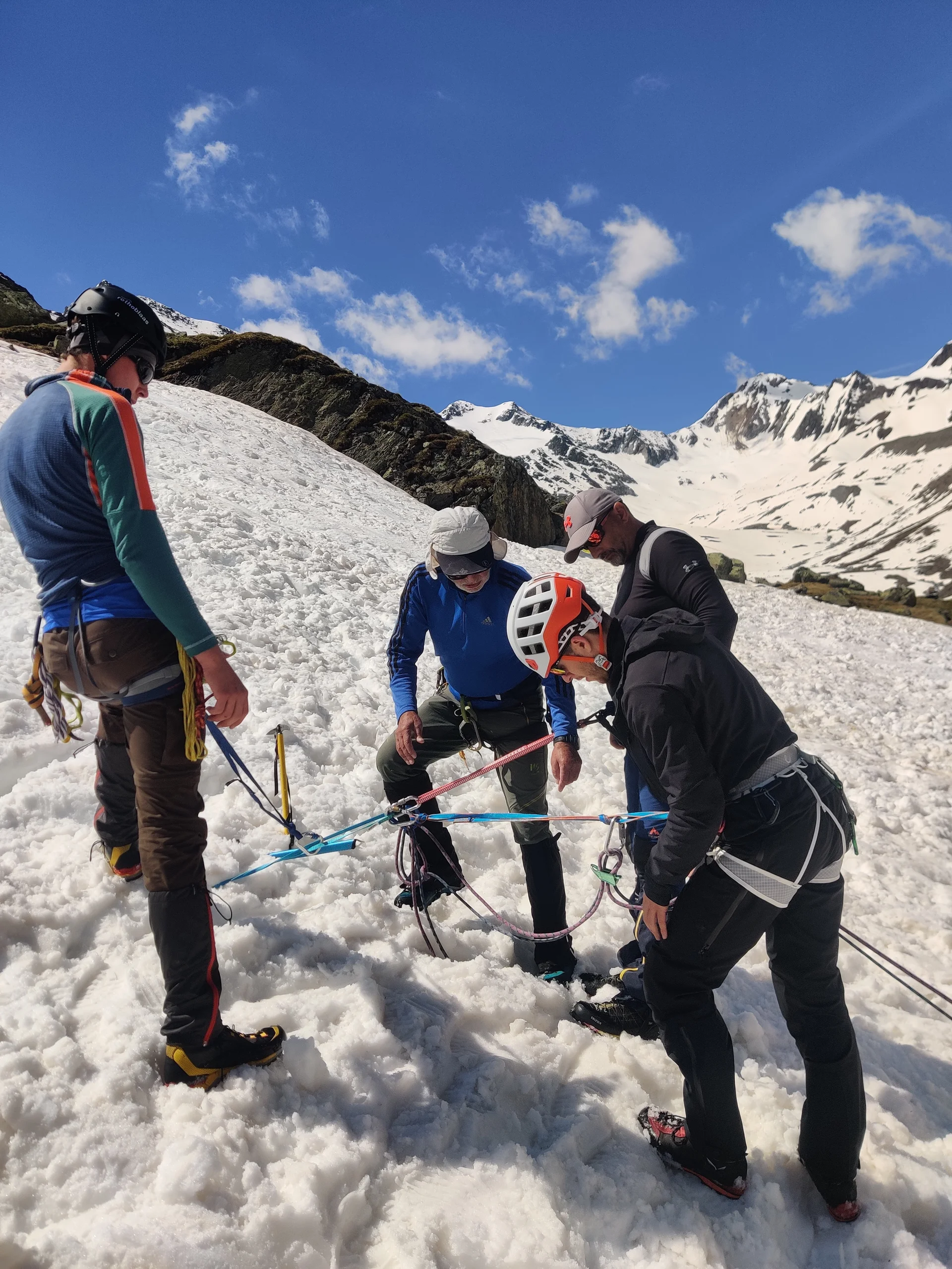 © DAV Gangkofen - Aufstieg am einem Fixseil und abseilen