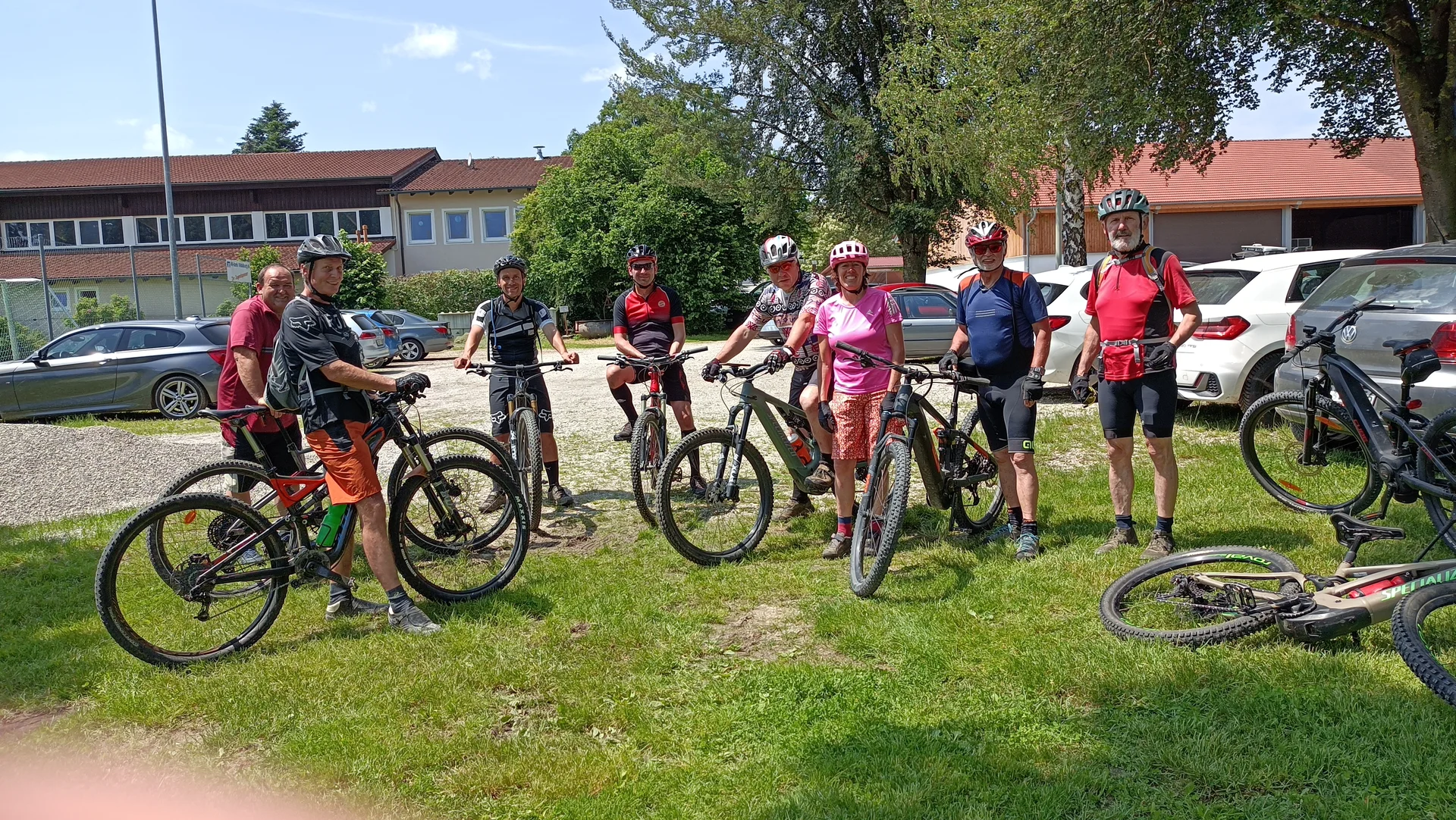 © DAV Gangkofen (die Gruppe am Sportplatz Binabiburg)