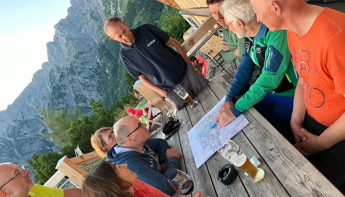 © DAV-Gangkofen "Lagebesprechung"