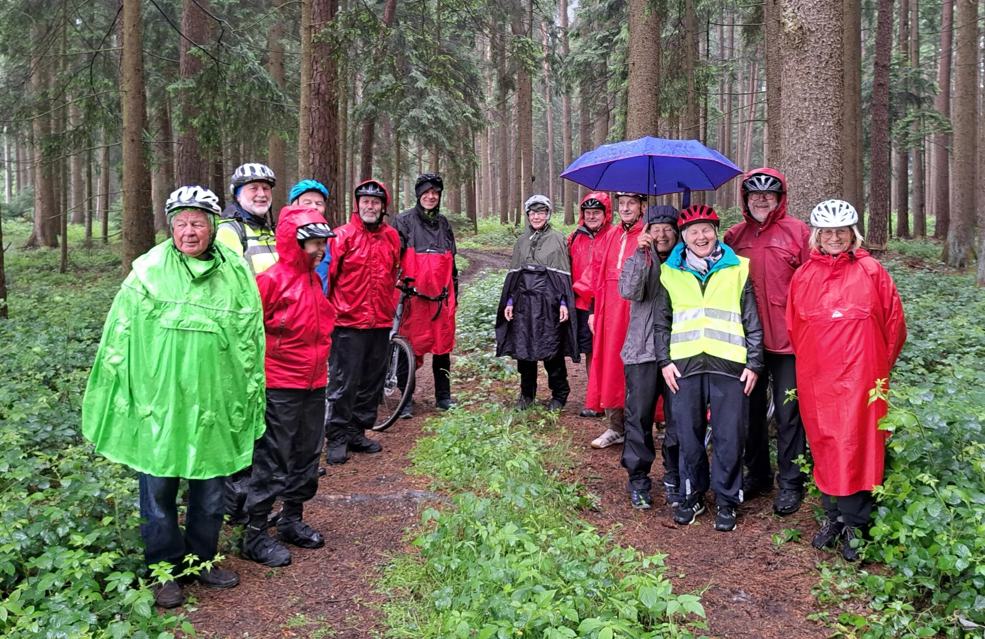 © (DAV Gangkofen) Morgens zwang ein Regenschauer zu einer Pause