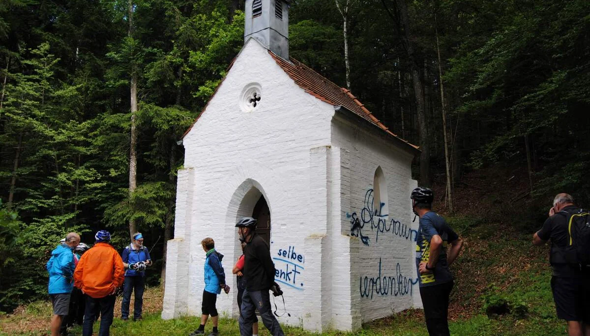 © (DAV Gangkofen) Verunstaltete Hubertuskapelle