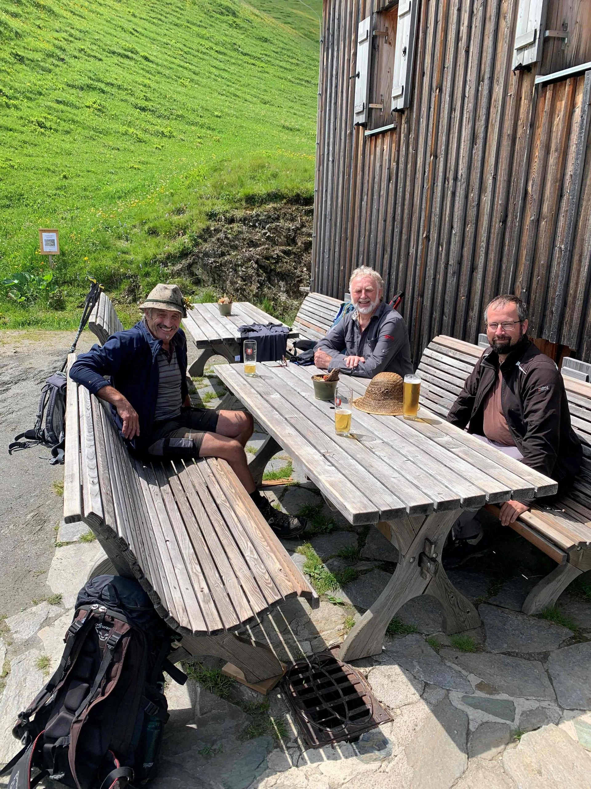 © Klaus Mölzl "Obligatorisches Begrüßungsbier auf der Gleiwitzer Hütte"