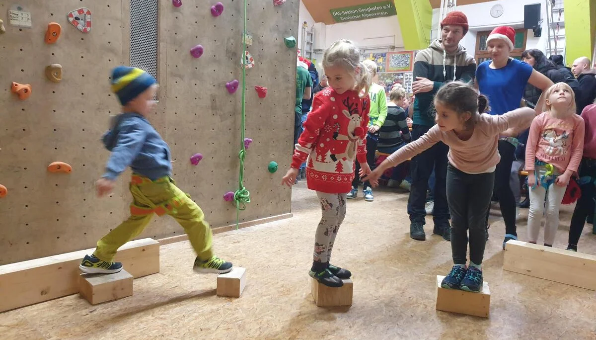 © (DAV Gangkofen) "Ohne den Boden zu berühren!"