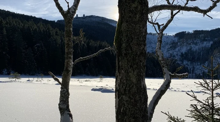 © (DAV Gangkofen) kleiner Arbersee, im Hintergrund der große Arber