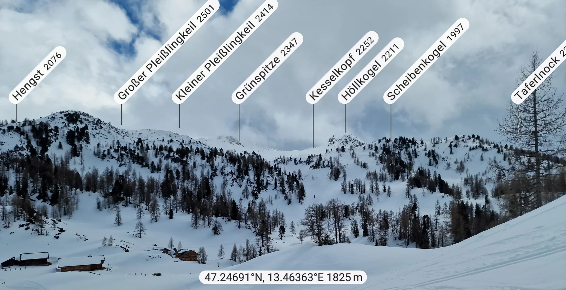 © (Martin Götz) Das Ziel für den nächsten Morgen und die Ziele für noch weitere Touren im Blick von der Hütte aus