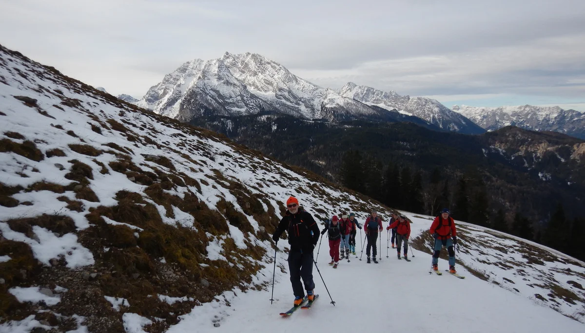 © (DAV-Gangkofen) Aufstieg über die Rodelbahn Richtung Mitterkaser
