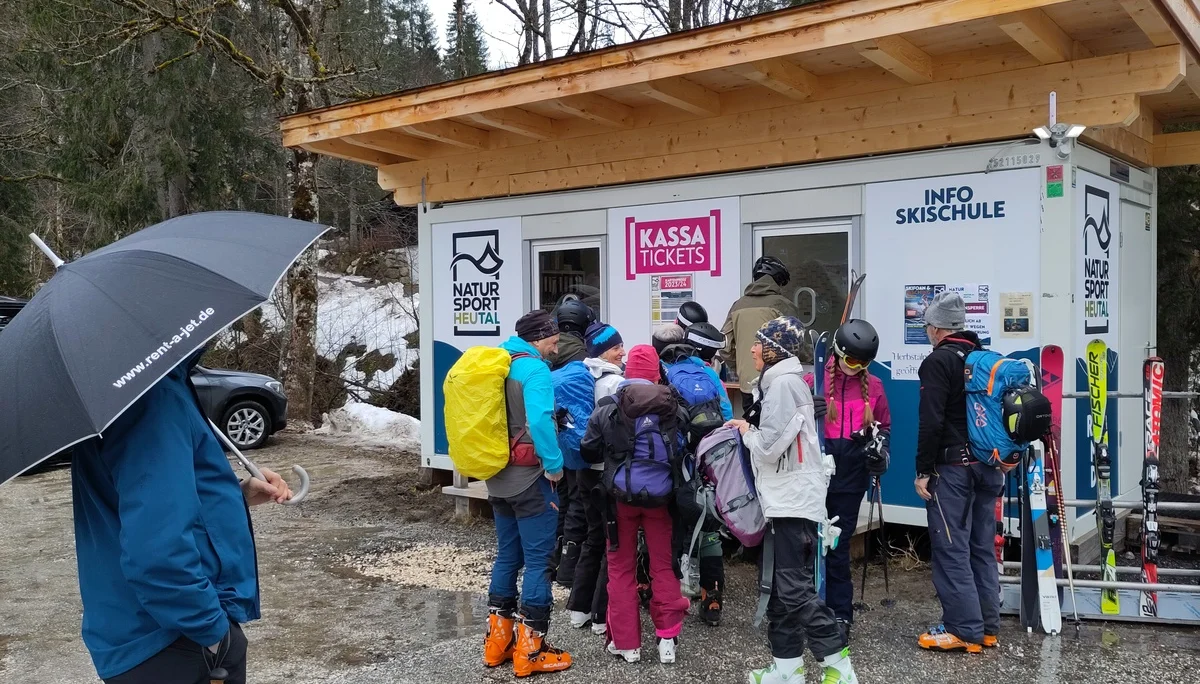 © Max Altmannshofer 2.Tag Dürnbachschneid, Tourengeherandrang an der Kasser 12-€