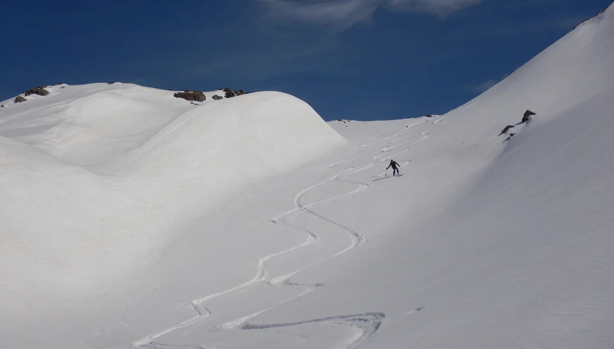 Abfahrt über unberührte Hänge | © Max Altmannshofer