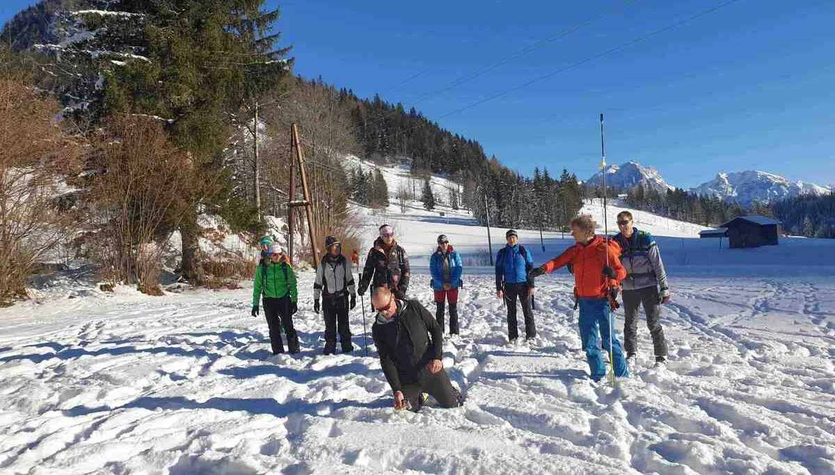 © DAV Gangkofen (Michael und Klaus demonstrieren die Suche)