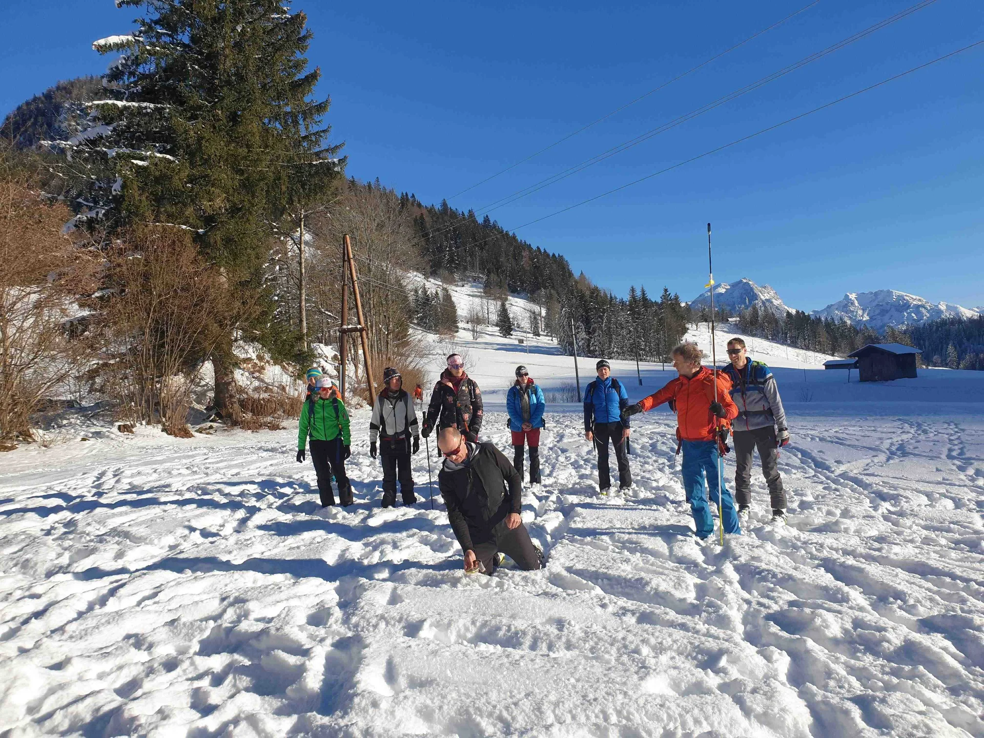 © DAV Gangkofen (Michael und Klaus demonstrieren die Suche)