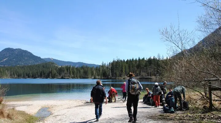 © (DAV Gangkofen) Mittagspause am Hintersee