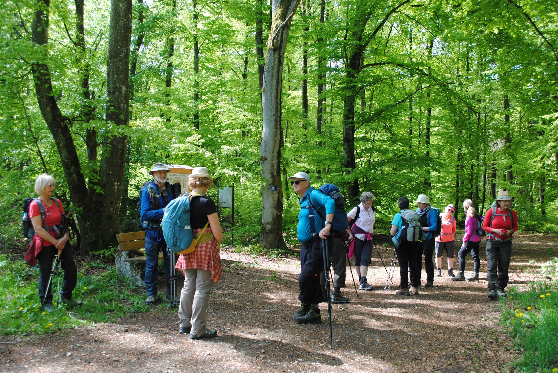 © (DAV Gangkofen) Bei der Hinweistafel "Limes"