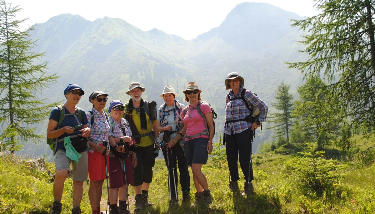 © (DAV Gangkofen) Geburtstagskind Otto mit Damen