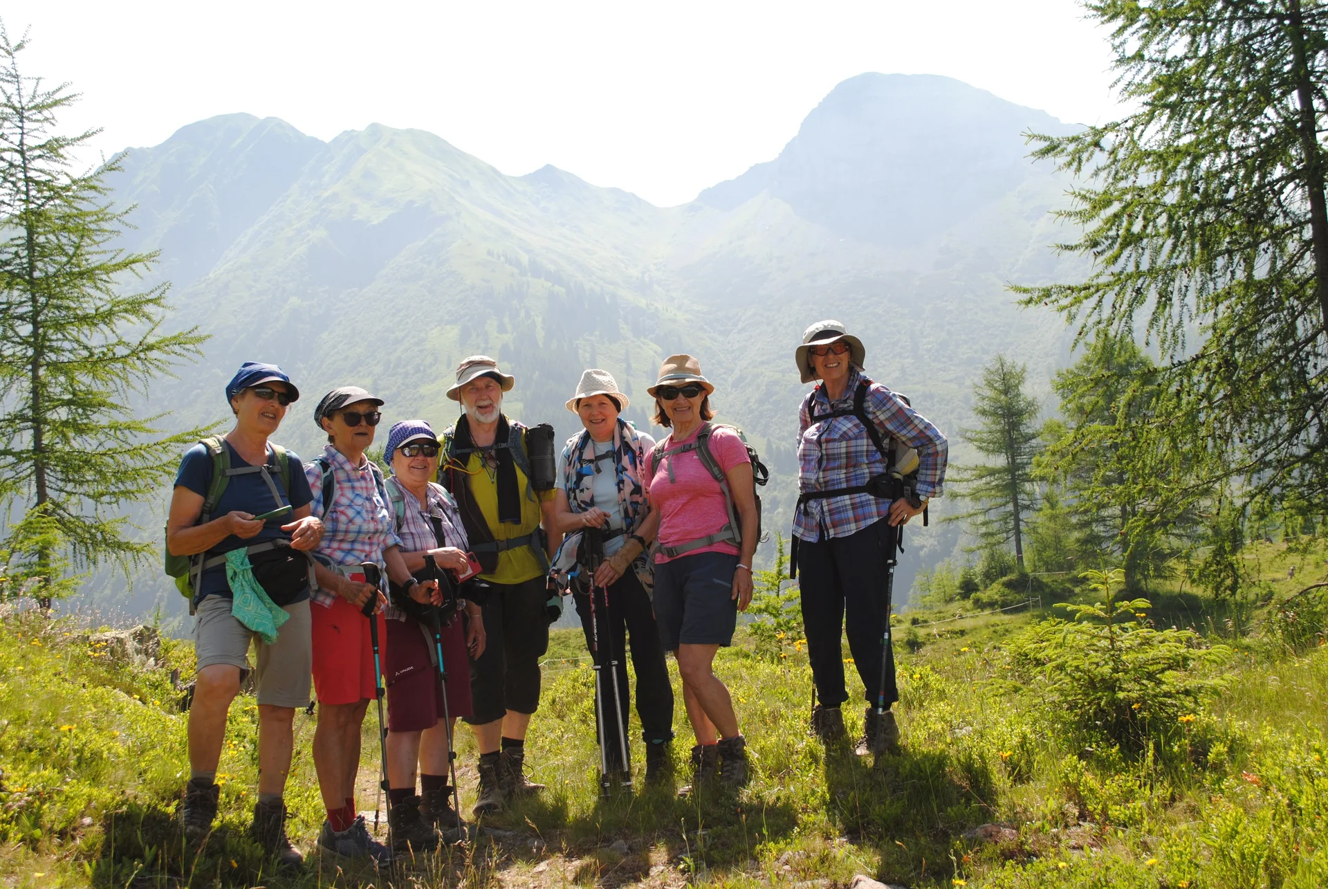 © (DAV Gangkofen) Geburtstagskind Otto mit Damen