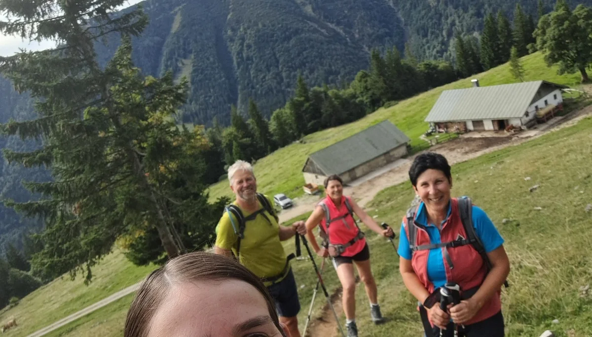 © (DAV Gangkofen) Hofbauernalm im Hintergrund