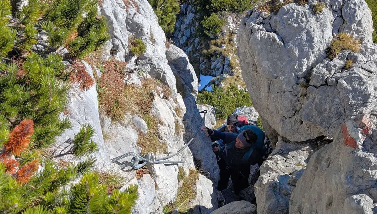 BW Überschreitung Zahmer Kaiser via Pyramidenspitze | © DAV Gangkofen\Martin Götz - Durchstieg am sogenannten Vogelbad
