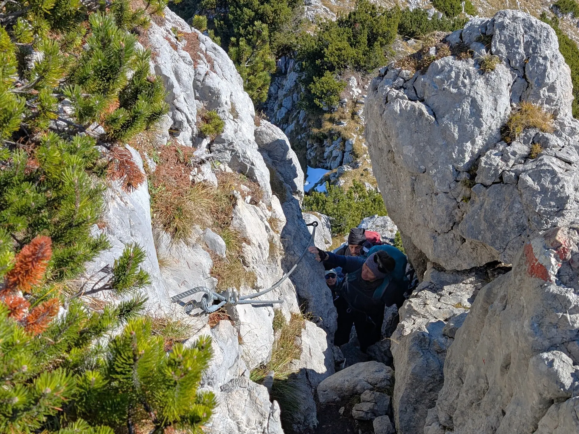 BW Überschreitung Zahmer Kaiser via Pyramidenspitze | © DAV Gangkofen\Martin Götz - Durchstieg am sogenannten Vogelbad
