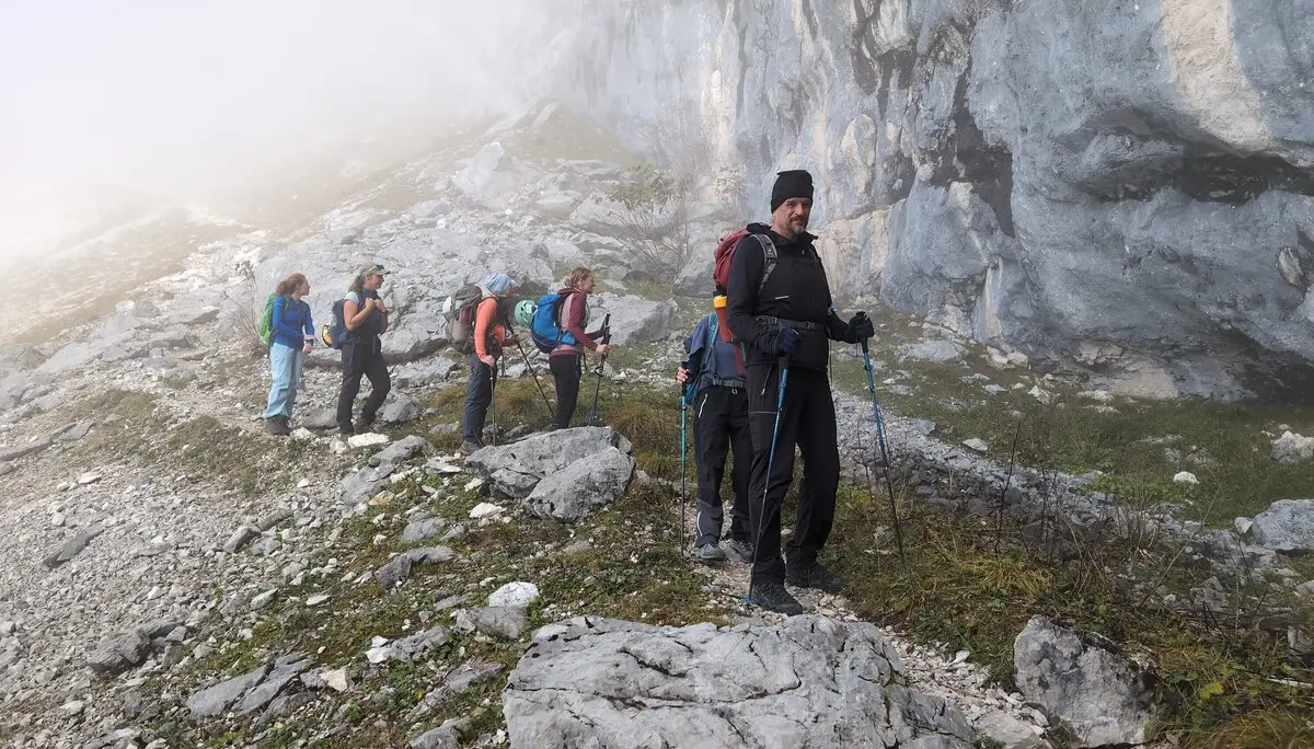 BW Überschreitung Zahmer Kaiser via Pyramidenspitze | © DAV Gangkofen\Martin Götz - An den Kletterwänden oberhalb der Hinterkaiserfeldenalm vorbei