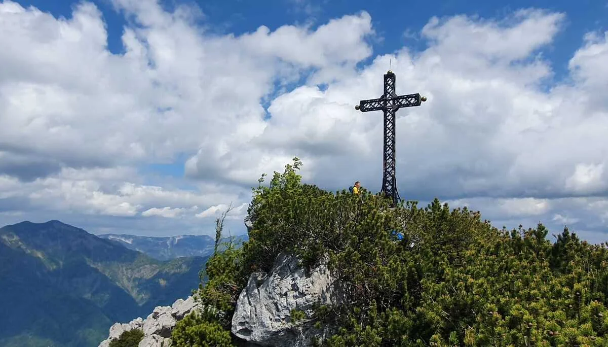 © “Gipfelkreuz auf dem Berg Katrin“ – Carina S