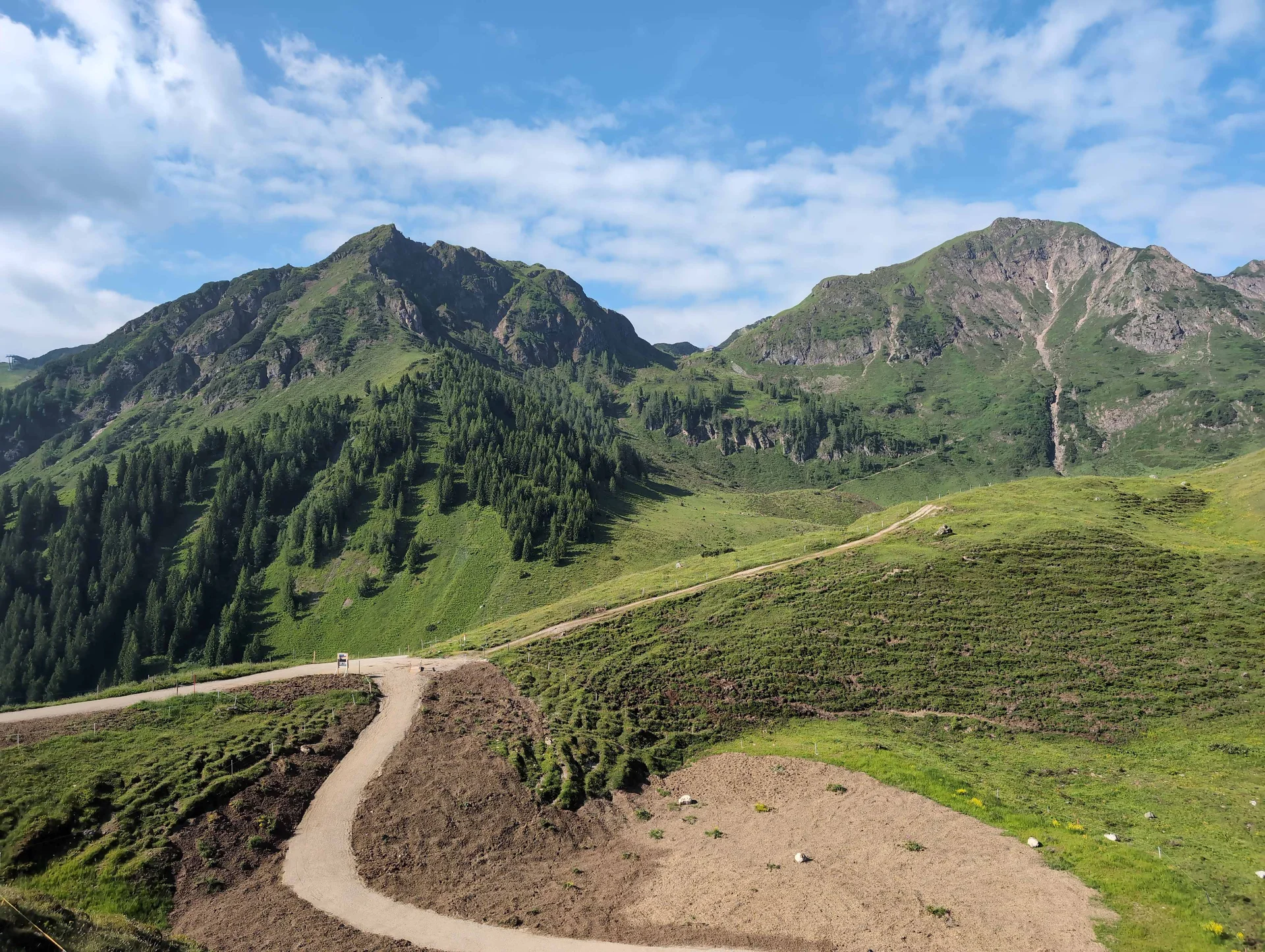 © “Blick zurück von der Bergstation der Seilbahn“ – Martin Götz