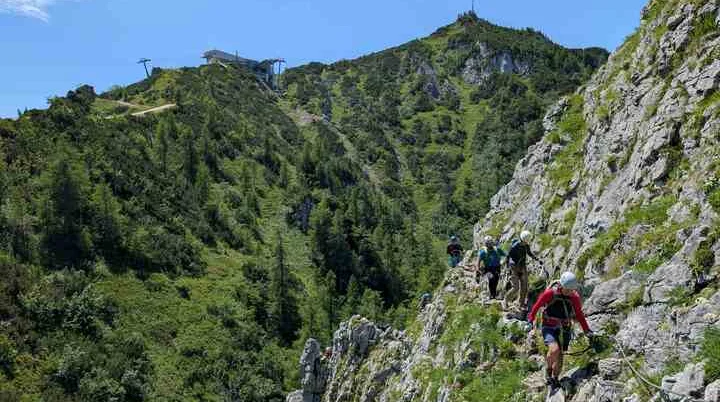 © „Blick vom Ende des Schützensteigs auf den Jenner und die Bergstation der Seilbahn“ -Martin Götz