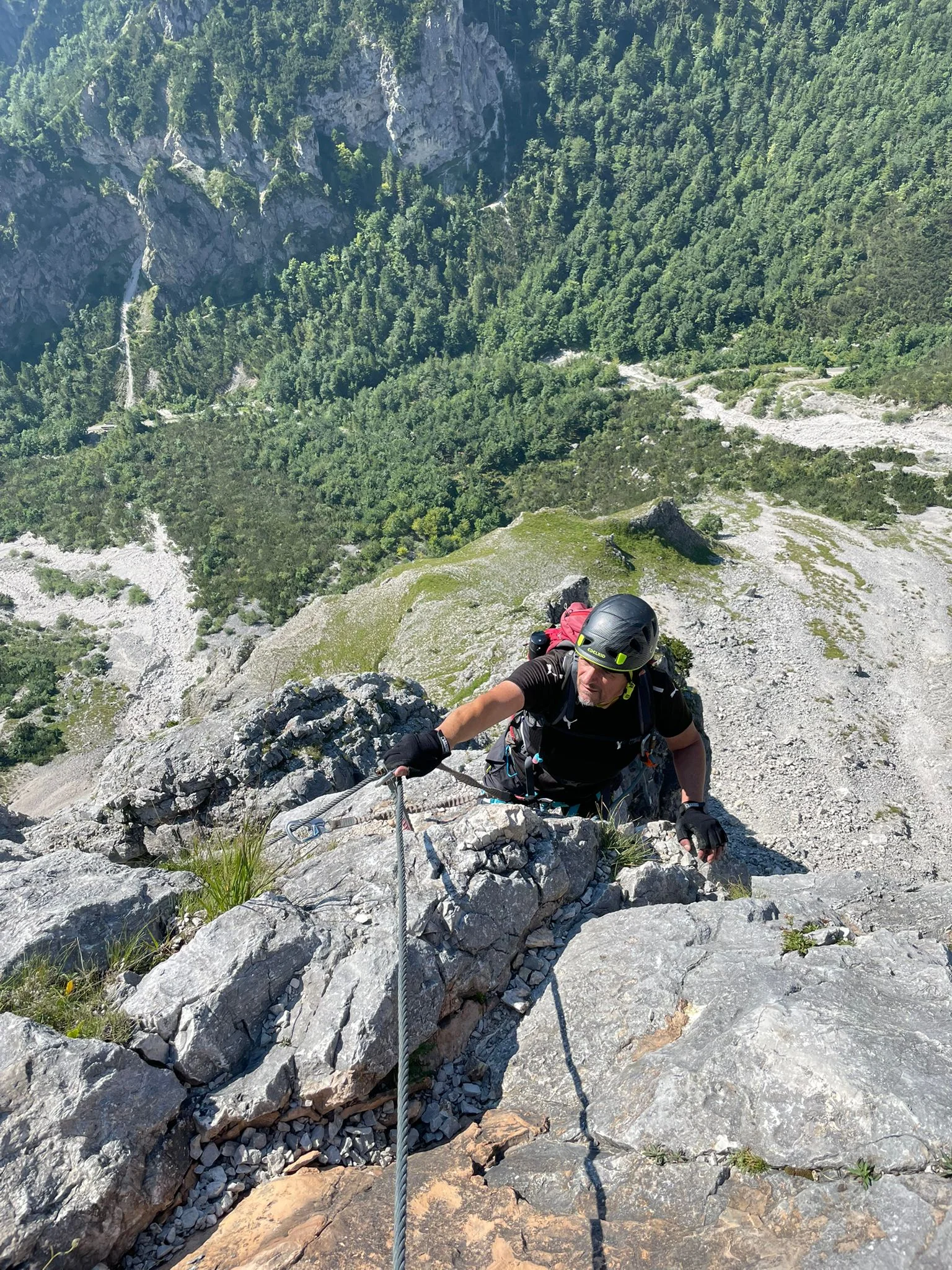 © „Im Steig mit Blick auf die Teerstraße von Hall nach St. Magdalena“ – Martin Götz