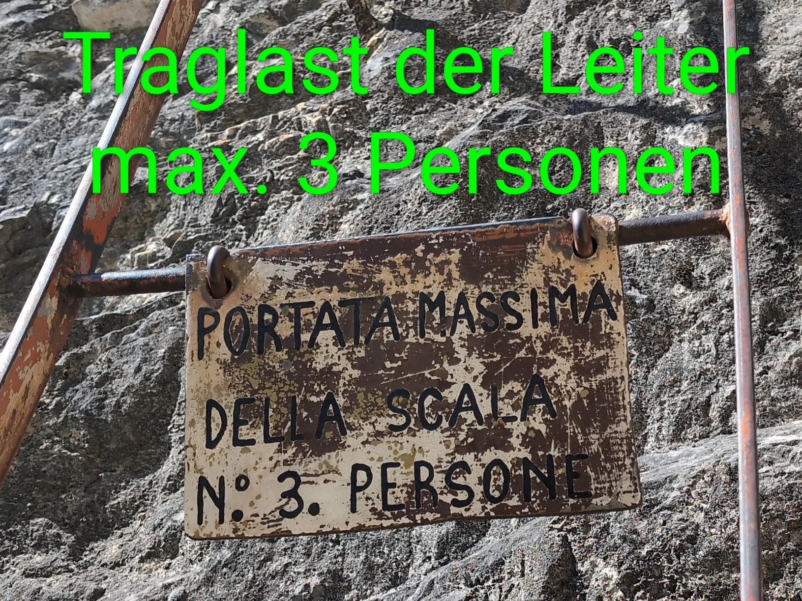 © „Tragfähigkeit der Leiter für drei Personen –Glück gehabt“ –Martin Götz