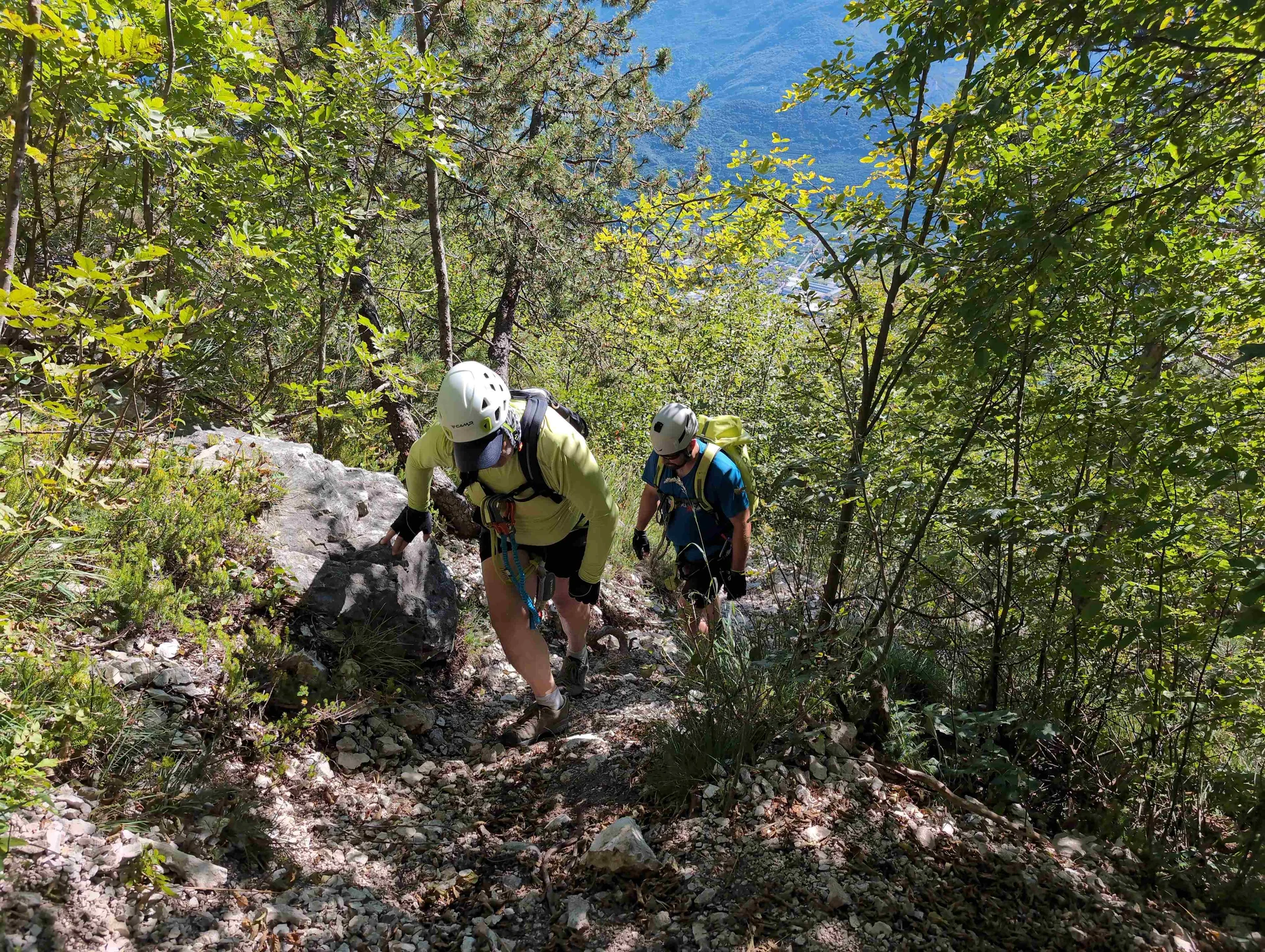 © „Gehstrecke im Klettersteig“ –Martin GötzBild 304 „Blick auf Riva del Garda“ –Martin Götz