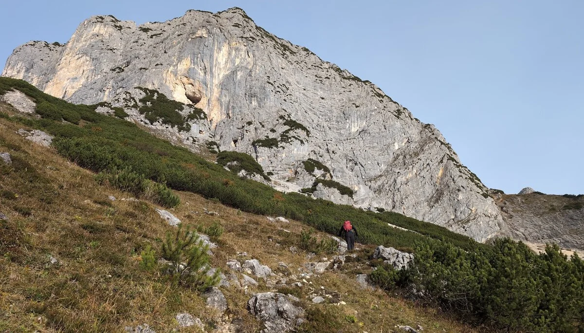 Klettersteig Berchtesgadener Hochthron | © DAV Gangkofen\Martin Götz - Ende des Aufstiegswegs – Sicht auf die Felswand des Berchtesgadener Hochthrons