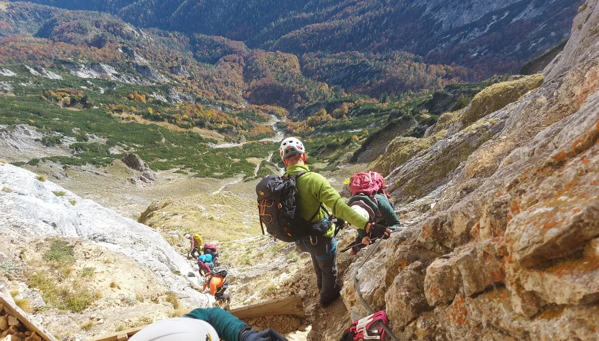 Klettersteig Berchtesgadener Hochthron | © DAV Gangkofen\Wolfgang Starznere - Ende der Höhle und Beginn des versicherten Steigs