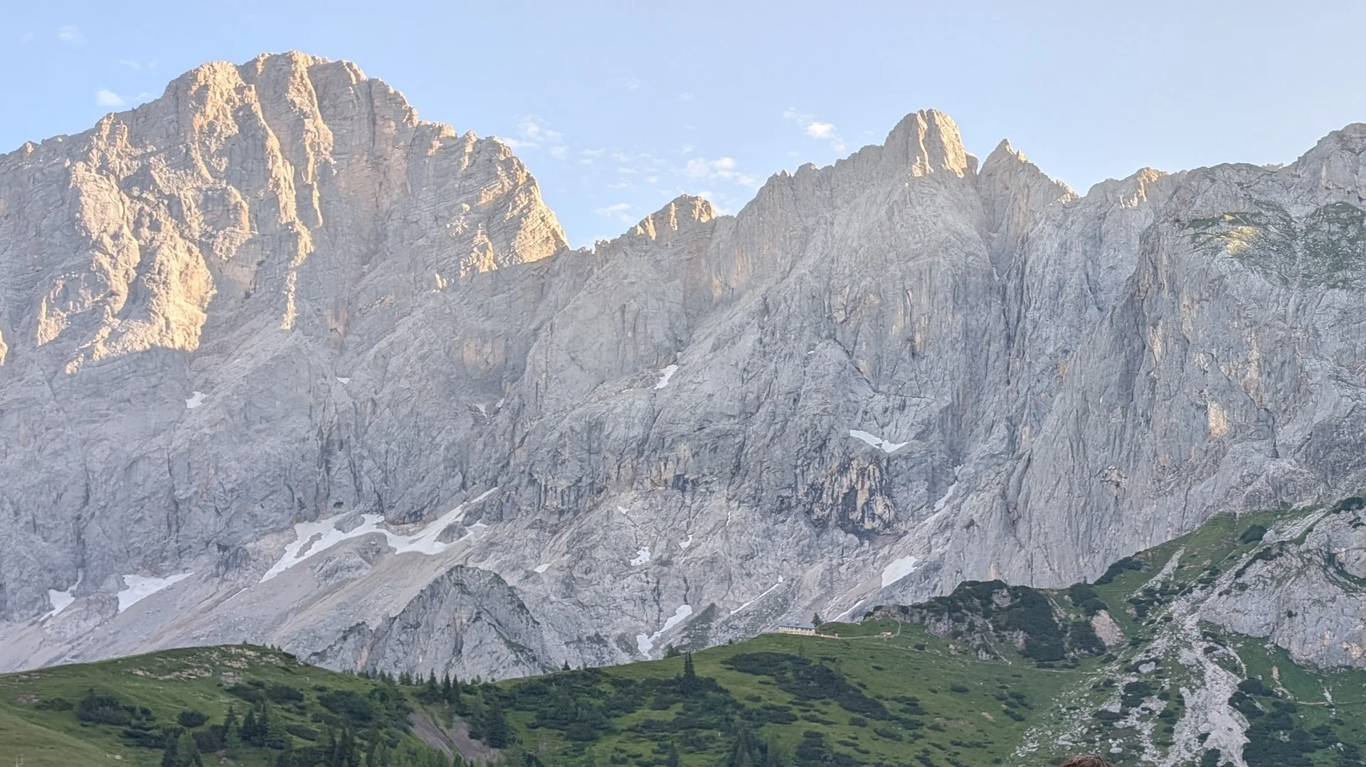 © „Blick auf die Dachstein-Südwand mit Anna-, Johann- und Schulteranstieg-Klettersteig“ – Martin Götz